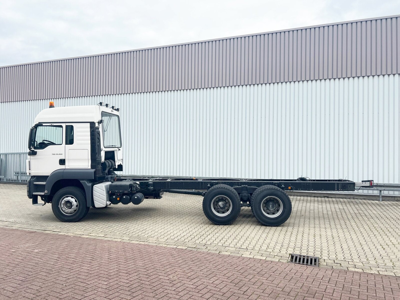 Новый Грузовик-шасси MAN TGS 33.360 6x4 BB TGS 33.360 6x4 BB, Häckslerkabine, NMV Nebenantrieb: фото 14