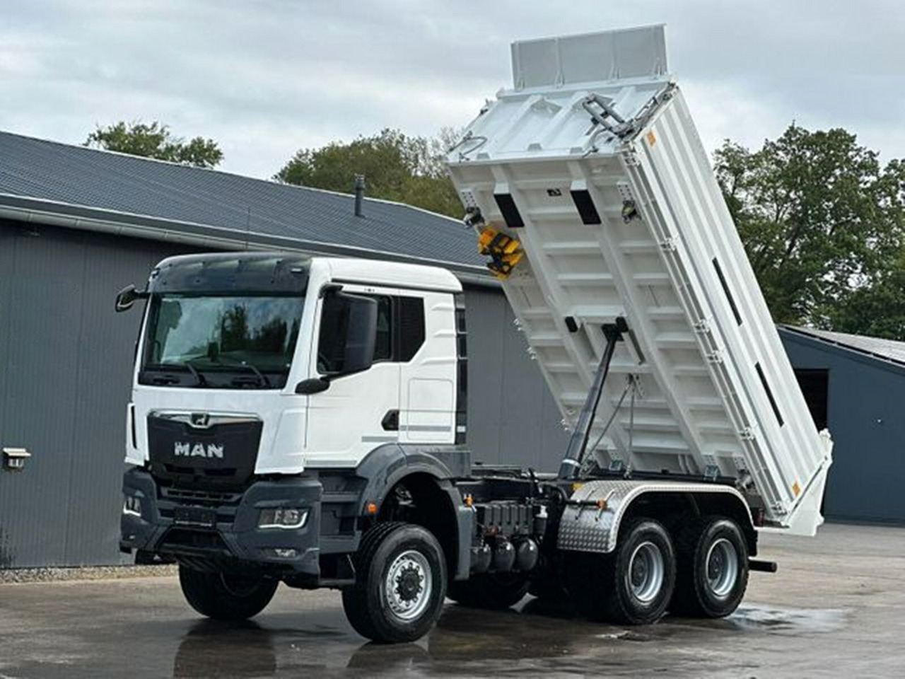 MAN TGS 33.480 6x6 BB CH TGS 33.480 6x6 BB CH, Hohe Bauart, Nebenantrieb - Самосвал: фото 1 MAN TGS 33.480 6x6 BB CH TGS 33.480 6x6 BB CH, Hohe Bauart, Nebenantrieb - Самосвал: фото 1