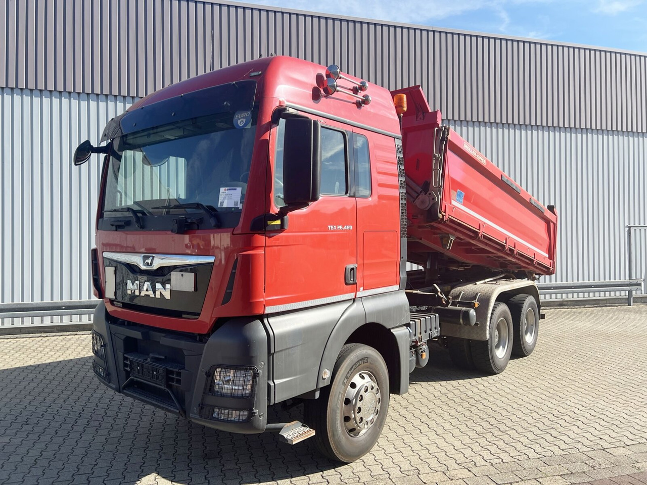 MAN TGX 26.460 6X4 BB TGX 26.460 6X4 BB, Intarder, Standklima - Самосвал: фото 1 MAN TGX 26.460 6X4 BB TGX 26.460 6X4 BB, Intarder, Standklima - Самосвал: фото 1