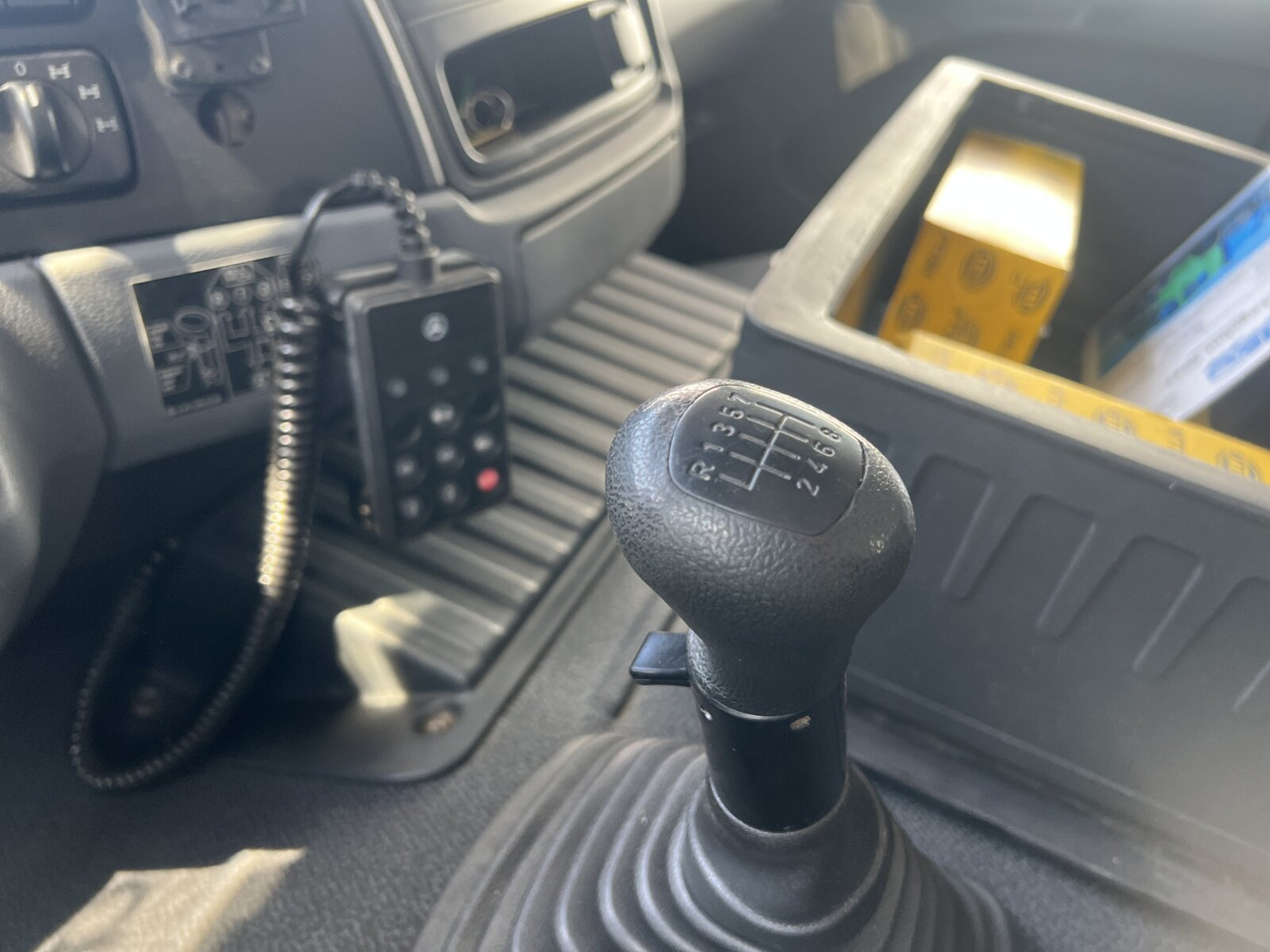 Mercedes-Benz Actros 2032 LA 4x4 Actros 2032 LA 4x4/ Rdstand 3.600 mm - Грузовик-шасси: фото 4 Mercedes-Benz Actros 2032 LA 4x4 Actros 2032 LA 4x4/ Rdstand 3.600 mm - Грузовик-шасси: фото 4