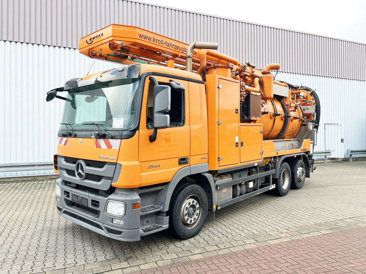 Mercedes-Benz Actros 2544 L 6x2 Actros 2544 L 6x2, Lenkachse, Kroll Saug-/Spülwagen ca. 12m³, Funk - Ассенизатор: фото 1 Mercedes-Benz Actros 2544 L 6x2 Actros 2544 L 6x2, Lenkachse, Kroll Saug-/Spülwagen ca. 12m³, Funk - Ассенизатор: фото 1