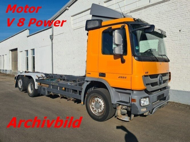 Mercedes-Benz Actros 2551 L 6x2 Actros 2551L/6x2, Lenk-Liftachse V 8 Motor - Грузовик-шасси: фото 1 Mercedes-Benz Actros 2551 L 6x2 Actros 2551L/6x2, Lenk-Liftachse V 8 Motor - Грузовик-шасси: фото 1