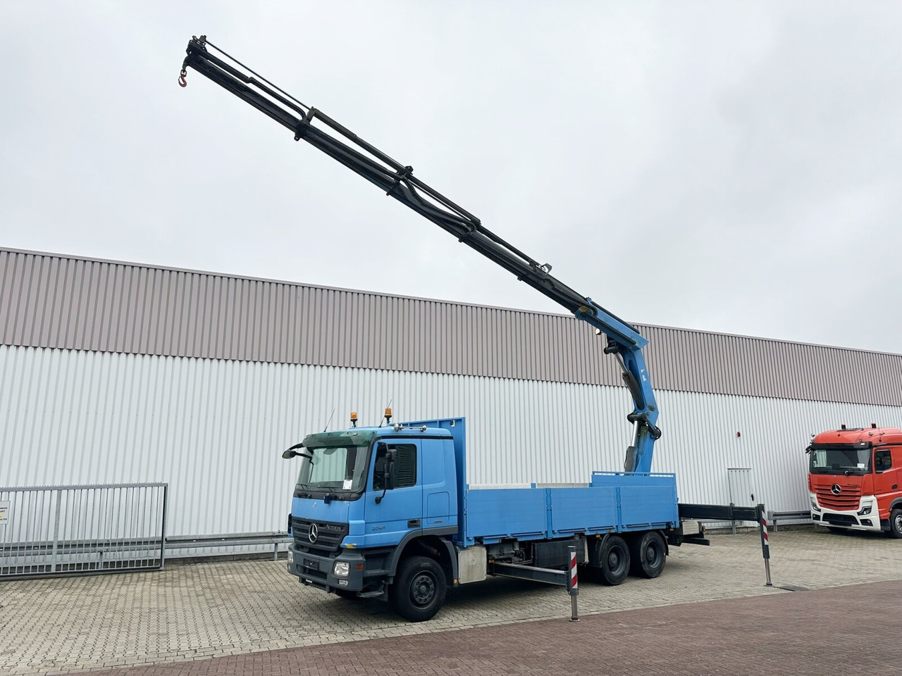 Mercedes-Benz Actros 2741 L 6x4 Actros 2741 L 6x4, Twist-Lock ausz. auf 3m, Heckkran Palfinger PK 42502-D, Funk - Грузовик бортовой/ Платформа, Автоманипулятор: фото 1 Mercedes-Benz Actros 2741 L 6x4 Actros 2741 L 6x4, Twist-Lock ausz. auf 3m, Heckkran Palfinger PK 42502-D, Funk - Грузовик бортовой/ Платформа, Автоманипулятор: фото 1