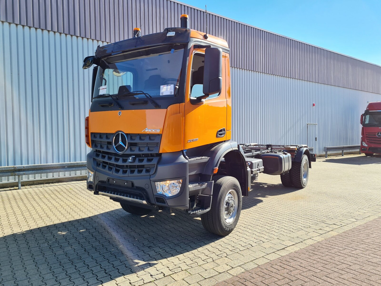 Mercedes-Benz Arocs 2033 A 4x4 Arocs 2033 A 4x4, Grounder, Motorabtrieb - Грузовик-шасси: фото 1 Mercedes-Benz Arocs 2033 A 4x4 Arocs 2033 A 4x4, Grounder, Motorabtrieb - Грузовик-шасси: фото 1