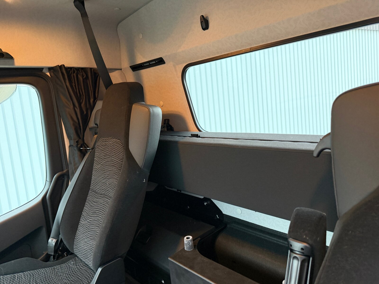 Mercedes-Benz Arocs 2542 L 6x2/4 Arocs 2542 L 6x2/4, Vorlauflenk-/liftachse, Navi, MultimediaCockpit - Грузовик-шасси: фото 5 Mercedes-Benz Arocs 2542 L 6x2/4 Arocs 2542 L 6x2/4, Vorlauflenk-/liftachse, Navi, MultimediaCockpit - Грузовик-шасси: фото 5