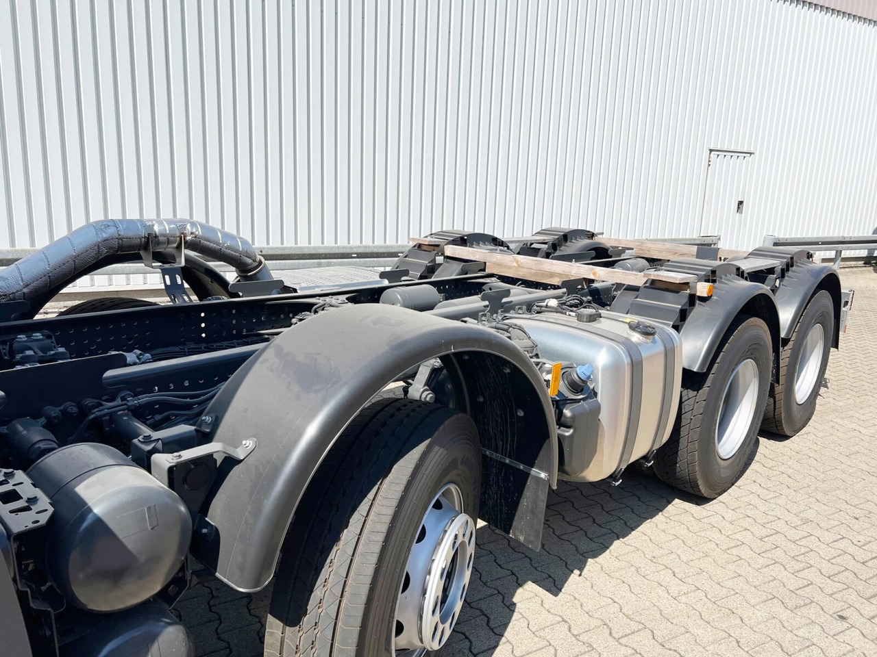 Mercedes-Benz Arocs 3240 8x4 Arocs 3240 8x4, Meiller 3-Seiten Kipper, ca. 14m³ - Самосвал: фото 2 Mercedes-Benz Arocs 3240 8x4 Arocs 3240 8x4, Meiller 3-Seiten Kipper, ca. 14m³ - Самосвал: фото 2