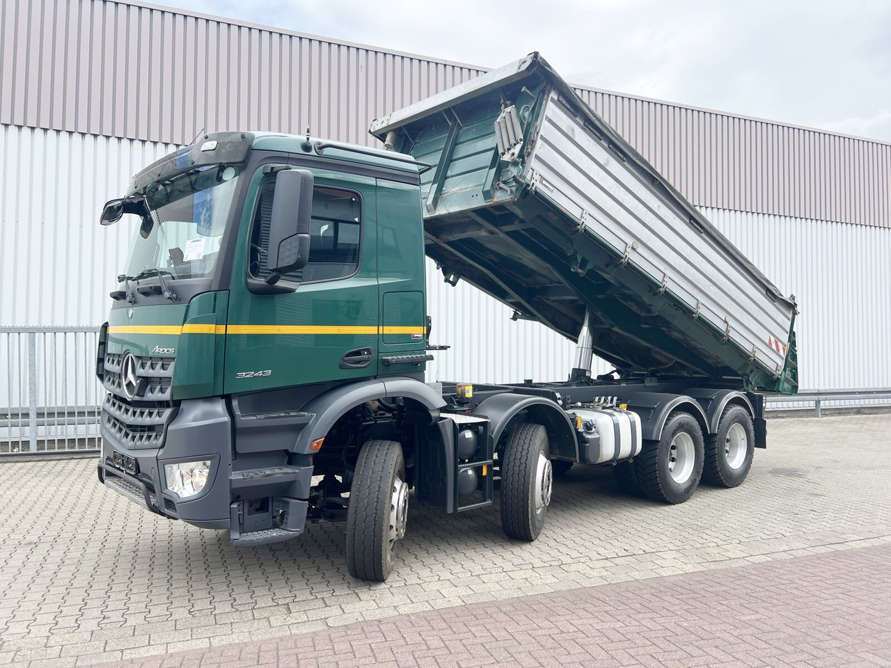 Mercedes-Benz Arocs 3243 K 8x4 Arocs 3243 K 8x4, Ressenig Thermo Alukipper 3-S - Самосвал: фото 1 Mercedes-Benz Arocs 3243 K 8x4 Arocs 3243 K 8x4, Ressenig Thermo Alukipper 3-S - Самосвал: фото 1