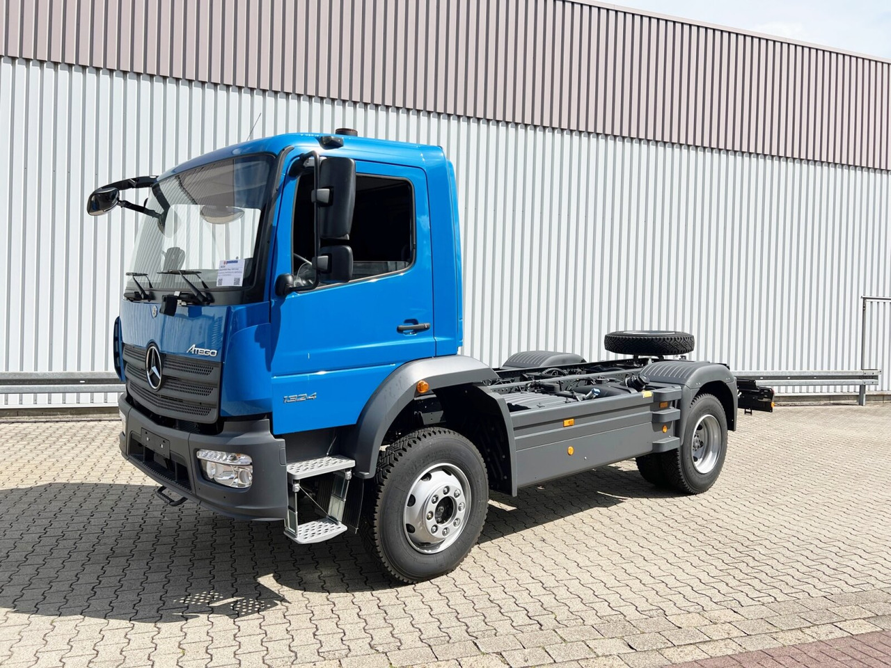 Mercedes-Benz Atego 1324/27 A 4x4 Atego 1324/27 A 4x4, Nebenantrieb - Грузовик-шасси: фото 1 Mercedes-Benz Atego 1324/27 A 4x4 Atego 1324/27 A 4x4, Nebenantrieb - Грузовик-шасси: фото 1