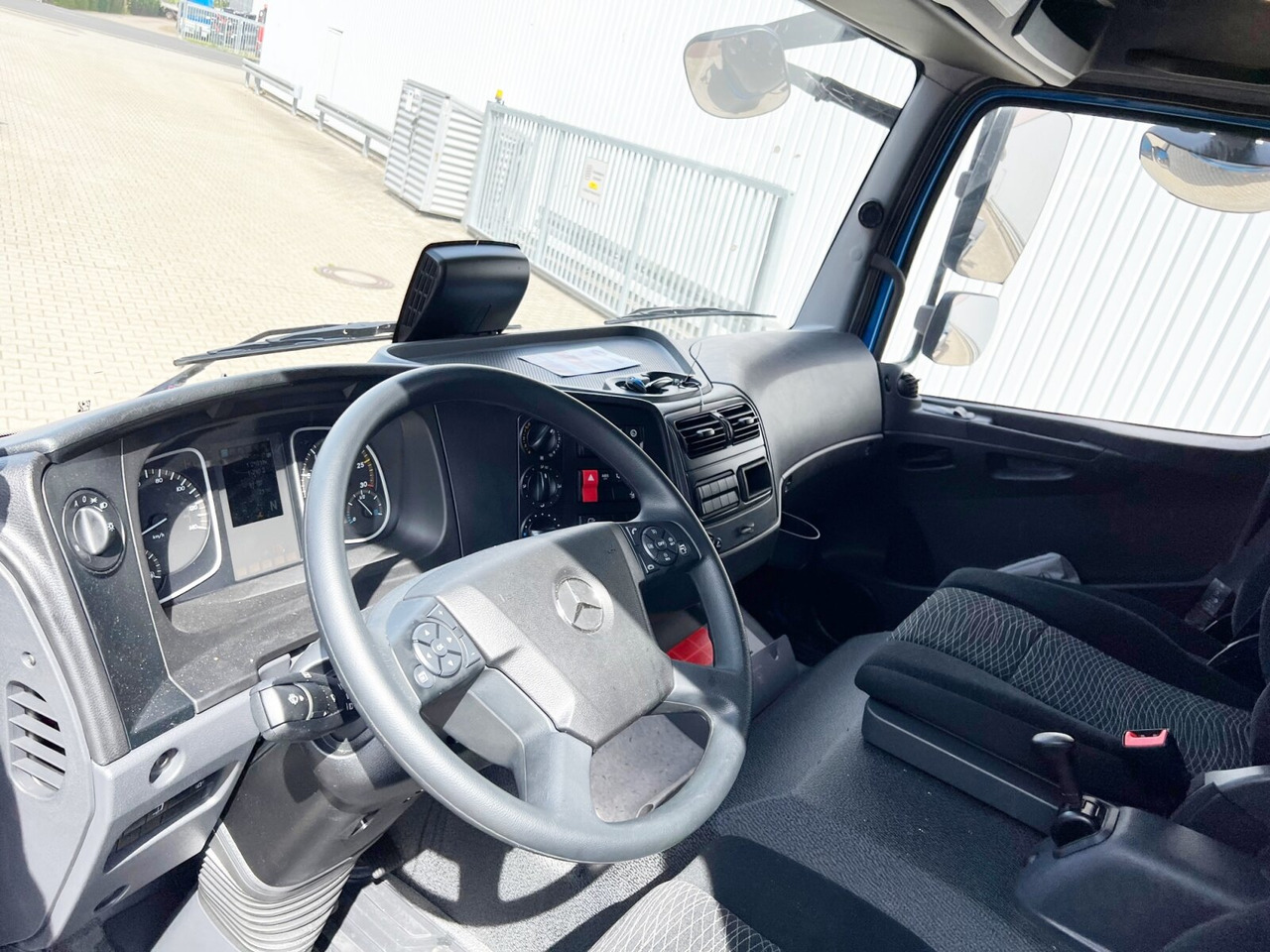 Mercedes-Benz Atego 1324/27 A 4x4 Atego 1324/27 A 4x4, Nebenantrieb - Грузовик-шасси: фото 2 Mercedes-Benz Atego 1324/27 A 4x4 Atego 1324/27 A 4x4, Nebenantrieb - Грузовик-шасси: фото 2