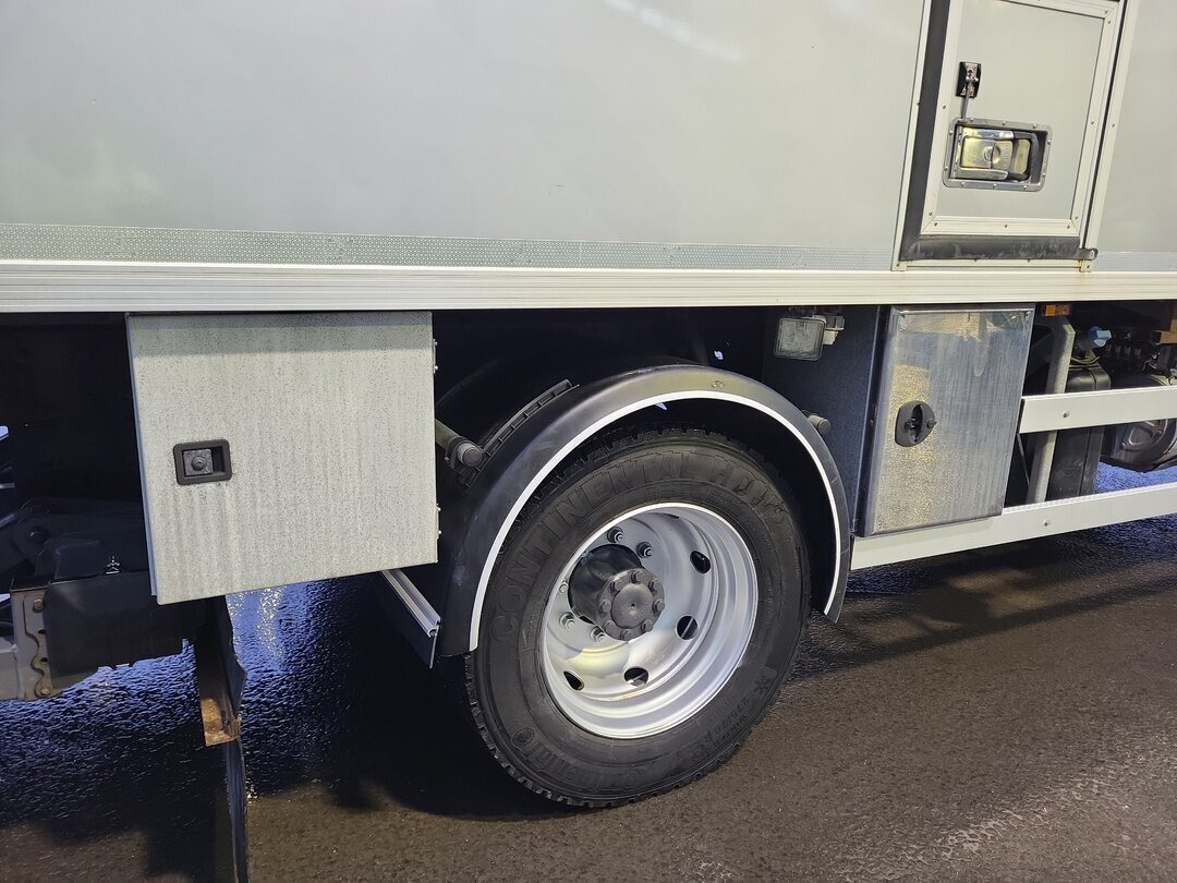 Mercedes-Benz Atego 1330 4x4 Atego 1330 4x4, Iso-Koffer mit Heizung und LBW - Грузовик с закрытым кузовом: фото 5 Mercedes-Benz Atego 1330 4x4 Atego 1330 4x4, Iso-Koffer mit Heizung und LBW - Грузовик с закрытым кузовом: фото 5