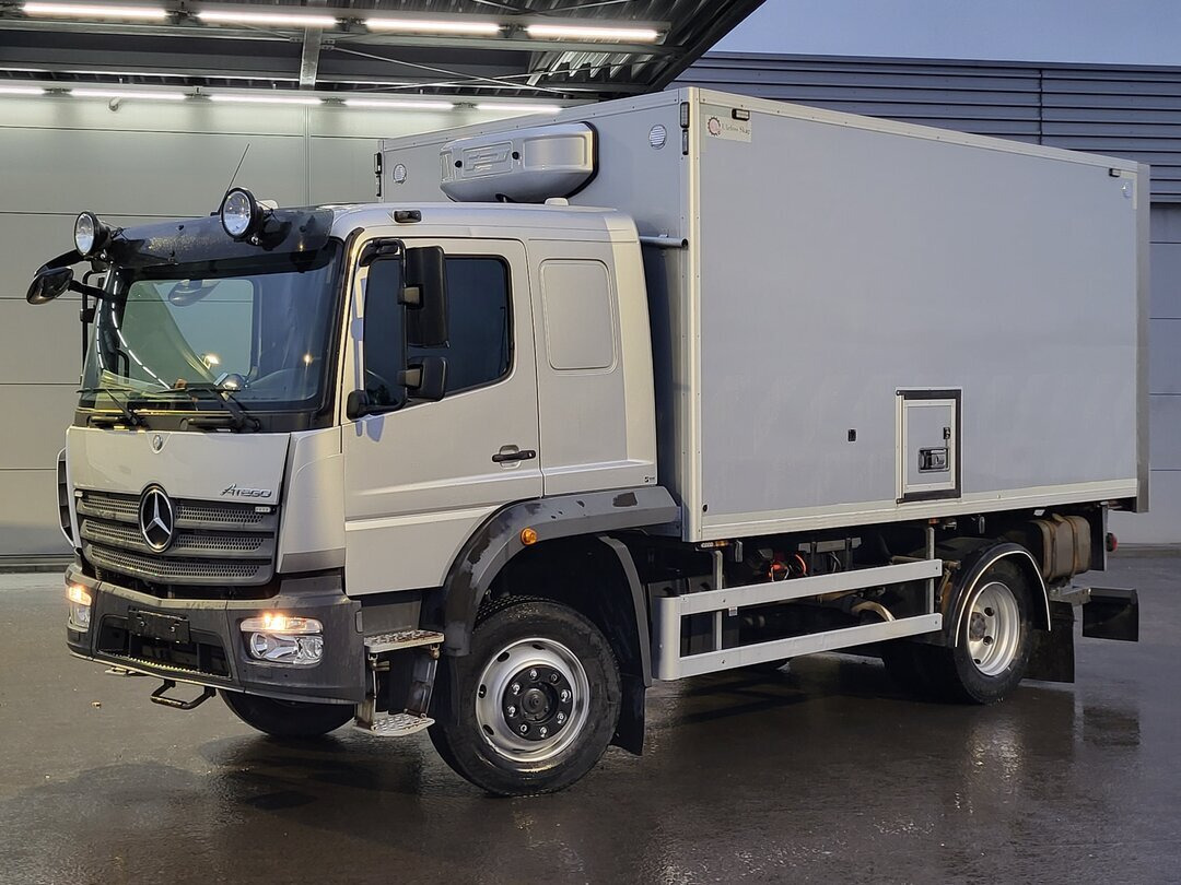 Mercedes-Benz Atego 1330 4x4 Atego 1330 4x4, Iso-Koffer mit Heizung und LBW - Грузовик с закрытым кузовом: фото 1 Mercedes-Benz Atego 1330 4x4 Atego 1330 4x4, Iso-Koffer mit Heizung und LBW - Грузовик с закрытым кузовом: фото 1