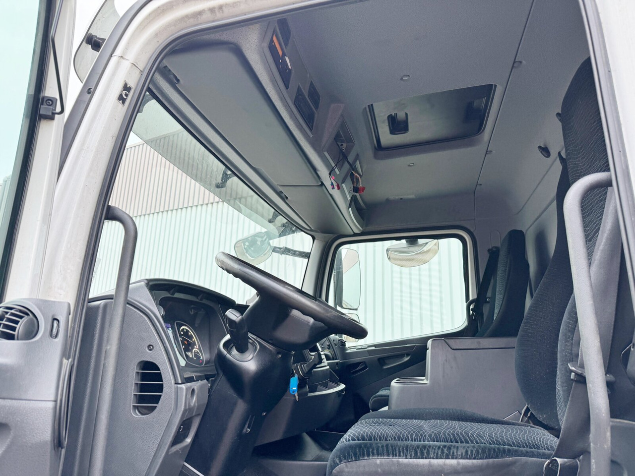Mercedes-Benz Atego 1530 L 4x2 Atego 1530 L 4x2 mit LBW Dhollandia - Грузовик бортовой/ Платформа: фото 2 Mercedes-Benz Atego 1530 L 4x2 Atego 1530 L 4x2 mit LBW Dhollandia - Грузовик бортовой/ Платформа: фото 2