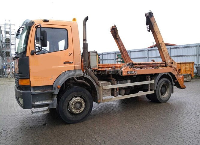 Mercedes-Benz Atego 1828 K 4x2 Atego 1828 K 4x2 - Портальный бункеровоз: фото 1 Mercedes-Benz Atego 1828 K 4x2 Atego 1828 K 4x2 - Портальный бункеровоз: фото 1