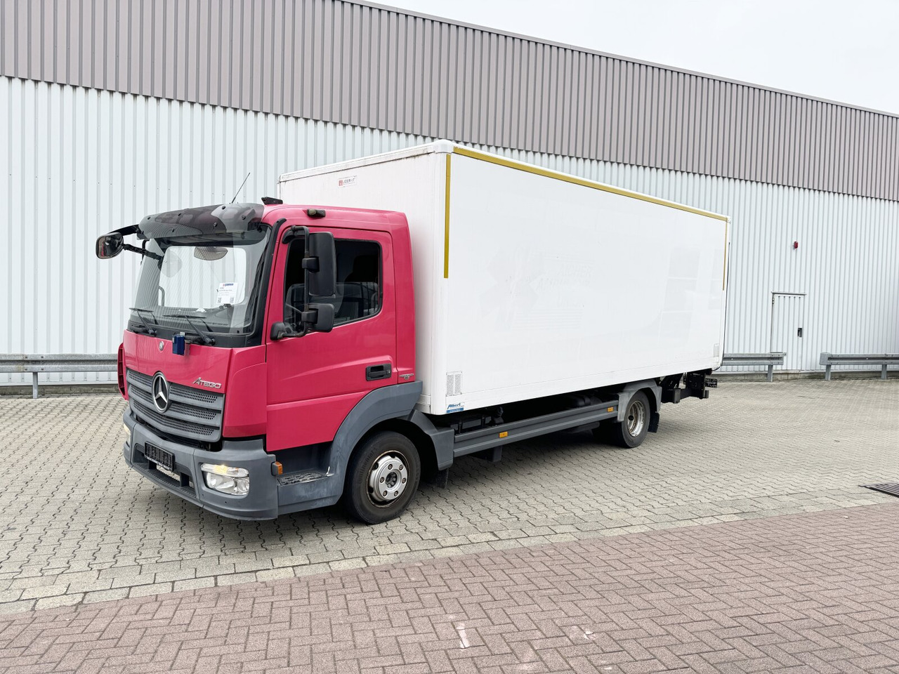 Mercedes-Benz Atego 816 4x2 Atego 816 4x2 mit LBW BÄR - Грузовик с закрытым кузовом: фото 1 Mercedes-Benz Atego 816 4x2 Atego 816 4x2 mit LBW BÄR - Грузовик с закрытым кузовом: фото 1