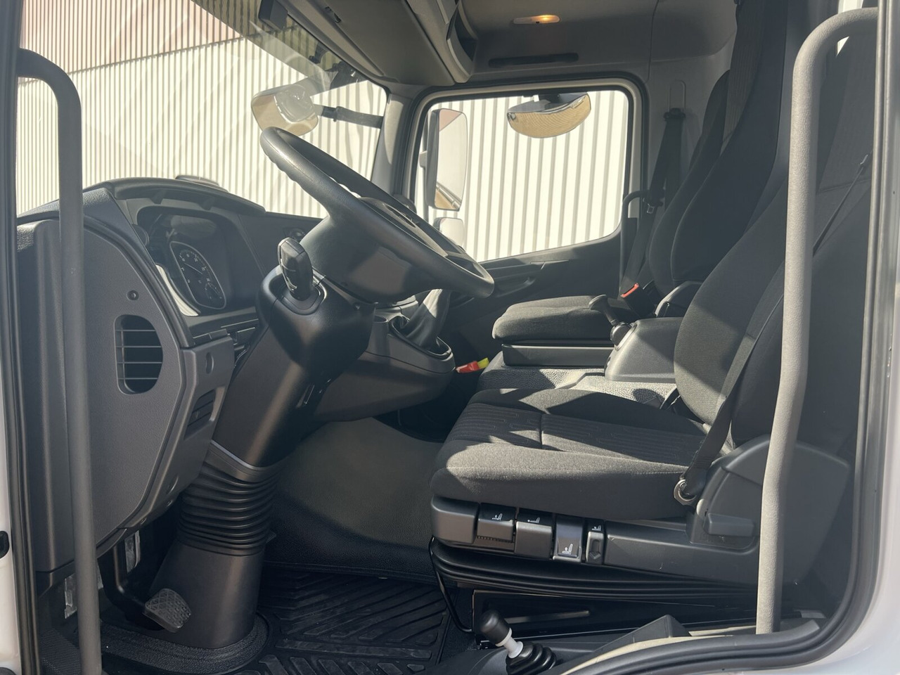Mercedes-Benz Atego 818 K 4x2 Atego 818 K 4x2, 2x AHK, Meiller-Kipper, mehrfach Vorhanden! - Самосвал: фото 4 Mercedes-Benz Atego 818 K 4x2 Atego 818 K 4x2, 2x AHK, Meiller-Kipper, mehrfach Vorhanden! - Самосвал: фото 4