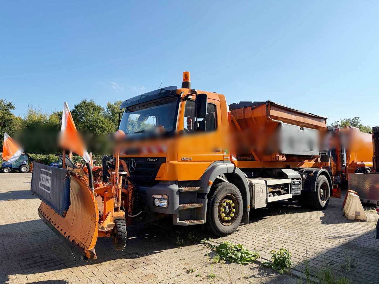 Mercedes-Benz Axor 1824 L 4x2 Axor 1824 L 4x2, Motorabtrieb, Winterdienstausstattung - Крюковой мультилифт: фото 1 Mercedes-Benz Axor 1824 L 4x2 Axor 1824 L 4x2, Motorabtrieb, Winterdienstausstattung - Крюковой мультилифт: фото 1