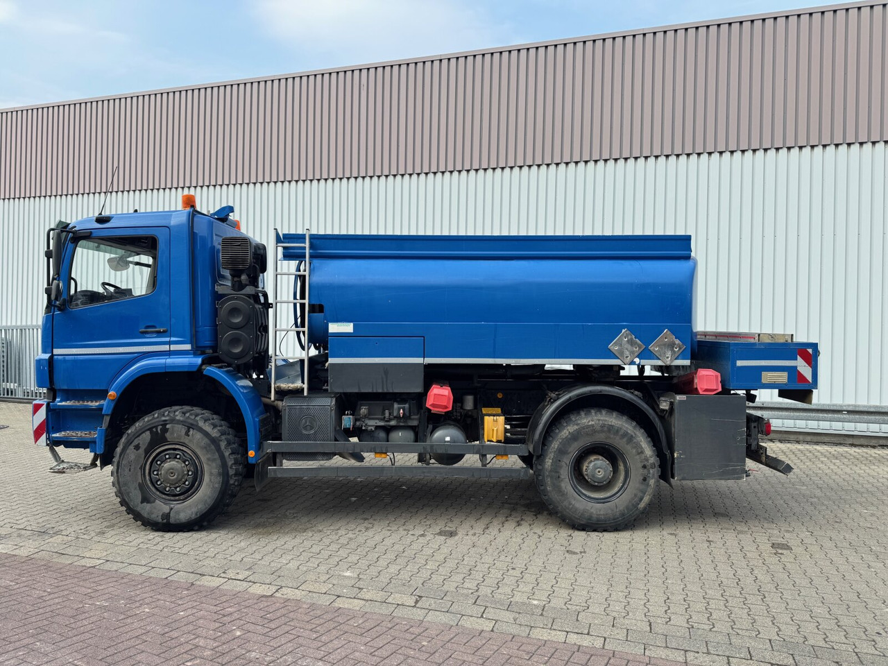 Mercedes-Benz Axor 1829 A 4x4 Axor 1829 A 4x4, Willig Tank ca. 8500l, 2 Kammern - Грузовик-цистерна: фото 3 Mercedes-Benz Axor 1829 A 4x4 Axor 1829 A 4x4, Willig Tank ca. 8500l, 2 Kammern - Грузовик-цистерна: фото 3
