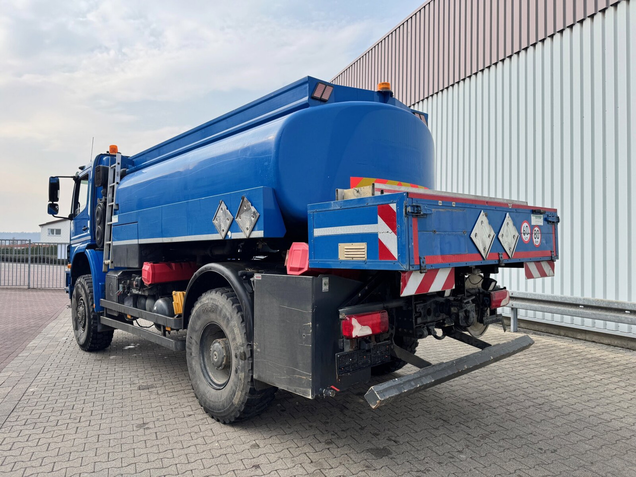 Mercedes-Benz Axor 1829 A 4x4 Axor 1829 A 4x4, Willig Tank ca. 8500l, 2 Kammern - Грузовик-цистерна: фото 2 Mercedes-Benz Axor 1829 A 4x4 Axor 1829 A 4x4, Willig Tank ca. 8500l, 2 Kammern - Грузовик-цистерна: фото 2