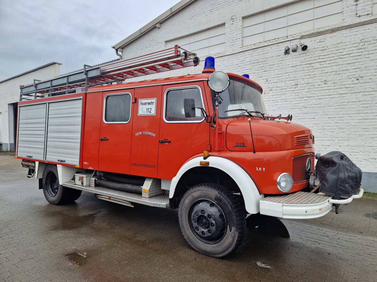 Mercedes-Benz LAF 1113 B 4x4 Doka LAF 1113 B 4x4 Doka, LF 16 TS - Машина скорой помощи: фото 1 Mercedes-Benz LAF 1113 B 4x4 Doka LAF 1113 B 4x4 Doka, LF 16 TS - Машина скорой помощи: фото 1