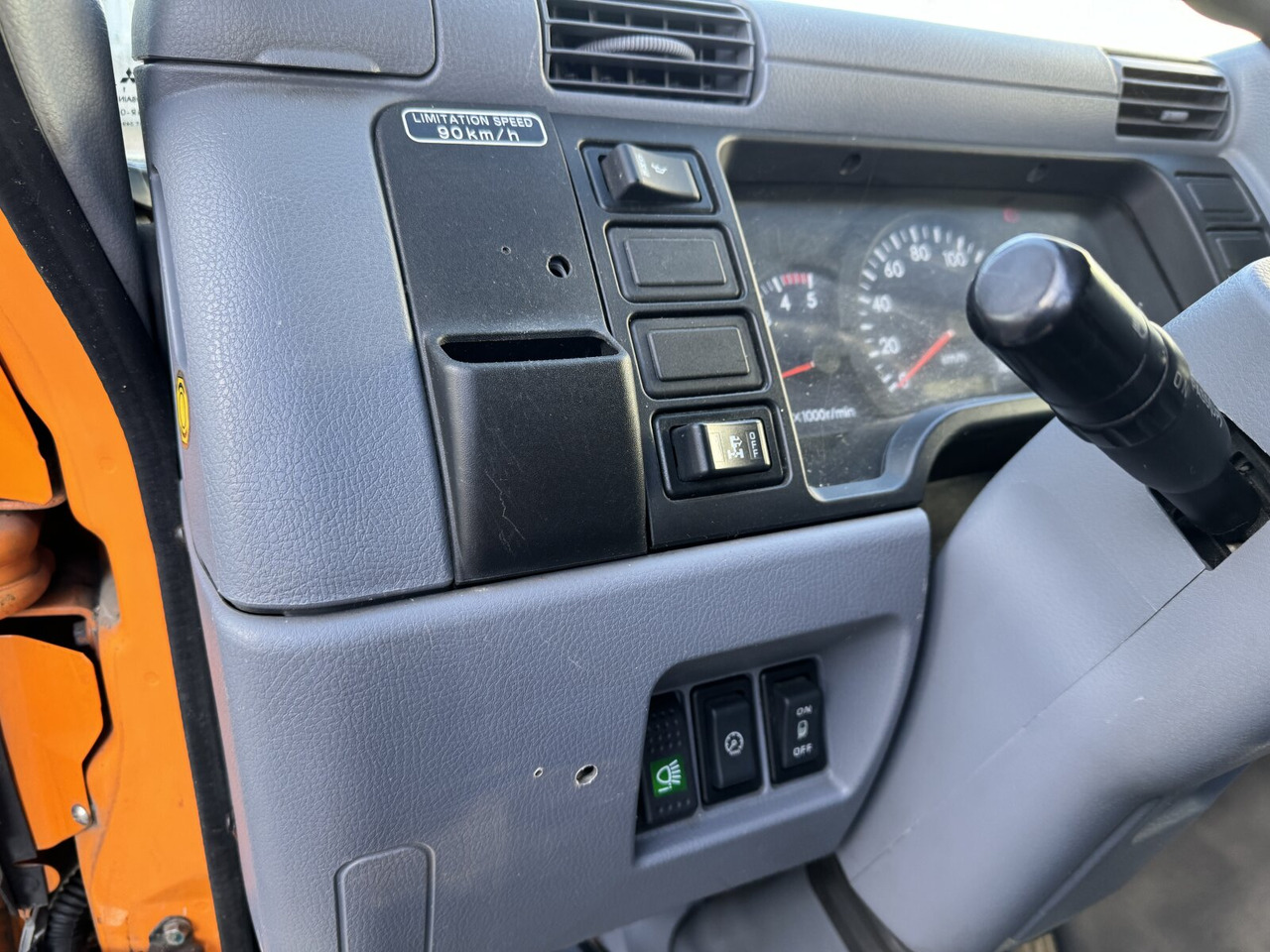 Mitsubishi Canter Fuso 6C15D 4x2 Doka Canter Fuso 6C15D 4x2 Doka, City-Abroller - Крюковой мультилифт: фото 5 Mitsubishi Canter Fuso 6C15D 4x2 Doka Canter Fuso 6C15D 4x2 Doka, City-Abroller - Крюковой мультилифт: фото 5