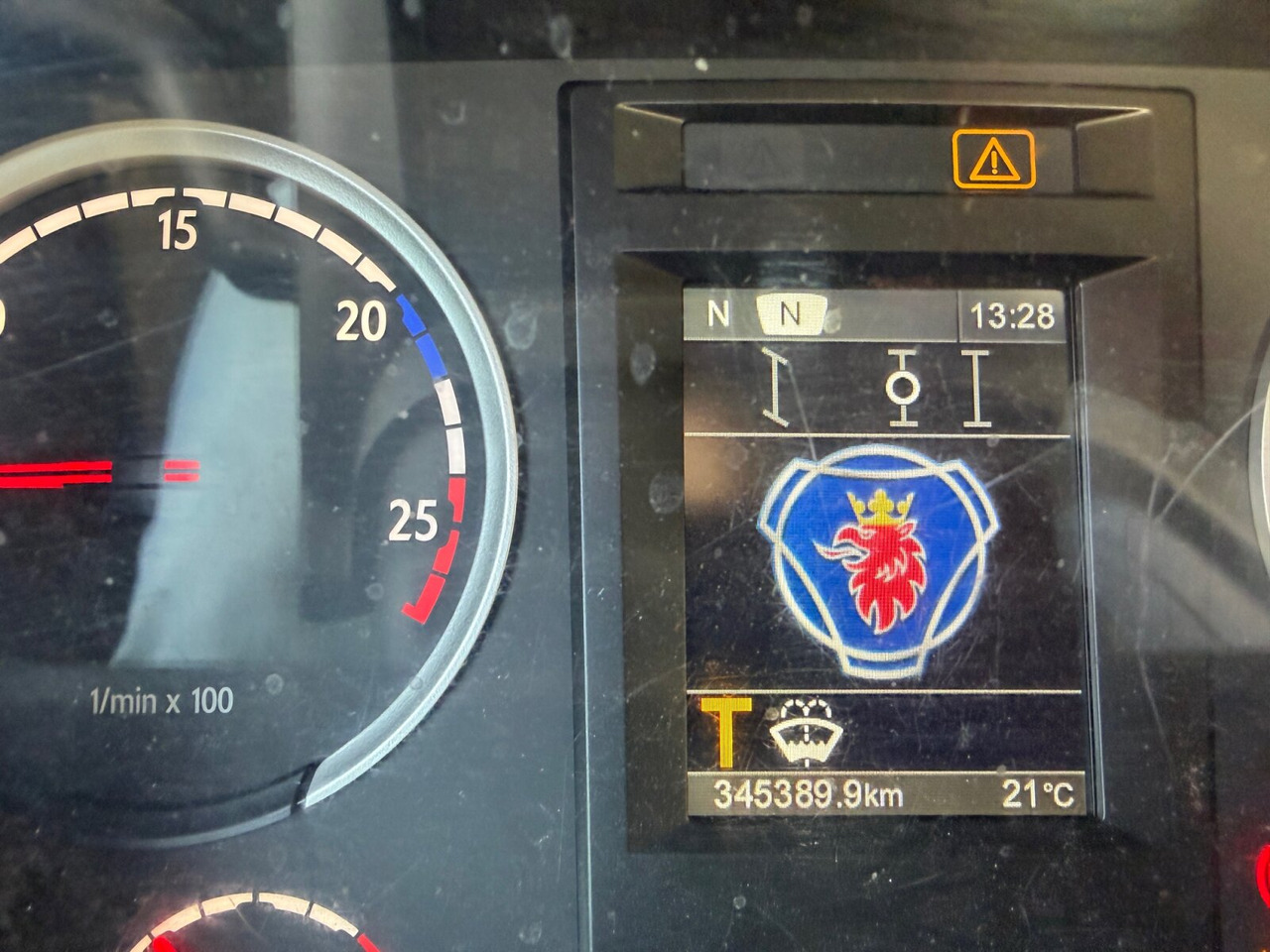 Scania P 320/400 6x2-4 P 320/400 6x2-4, Lenk-/Liftachse, Tele-Absetzanlage, Funk - Портальный бункеровоз: фото 4 Scania P 320/400 6x2-4 P 320/400 6x2-4, Lenk-/Liftachse, Tele-Absetzanlage, Funk - Портальный бункеровоз: фото 4