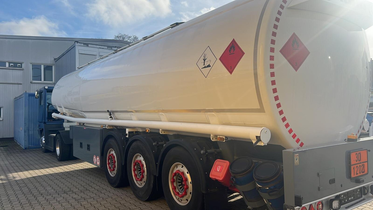 TAL-A-ZE 44,0 TAL-A-ZE 44,0, 43.500l, 4 Kammern, Untenbefüllung - Полуприцеп-цистерна: фото 5 TAL-A-ZE 44,0 TAL-A-ZE 44,0, 43.500l, 4 Kammern, Untenbefüllung - Полуприцеп-цистерна: фото 5