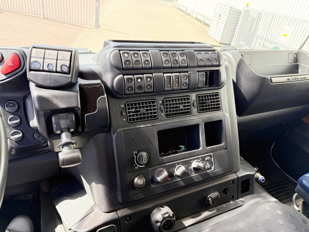 Trakker AT380T45/P 6x4 Trakker AT380T45/P 6x4, EEV - Крюковой мультилифт: фото 3 Trakker AT380T45/P 6x4 Trakker AT380T45/P 6x4, EEV - Крюковой мультилифт: фото 3