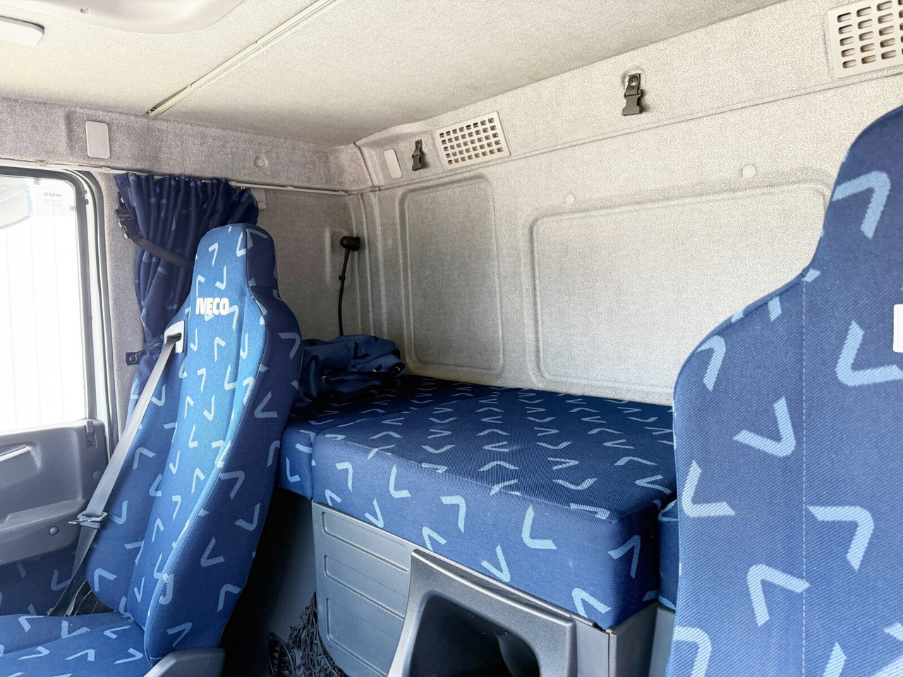 Trakker AT380T45/P 6x4 Trakker AT380T45/P 6x4, EEV - Крюковой мультилифт: фото 4 Trakker AT380T45/P 6x4 Trakker AT380T45/P 6x4, EEV - Крюковой мультилифт: фото 4