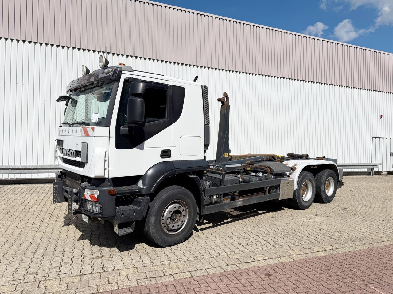 Trakker AT380T45/P 6x4 Trakker AT380T45/P 6x4, EEV - Крюковой мультилифт: фото 1 Trakker AT380T45/P 6x4 Trakker AT380T45/P 6x4, EEV - Крюковой мультилифт: фото 1