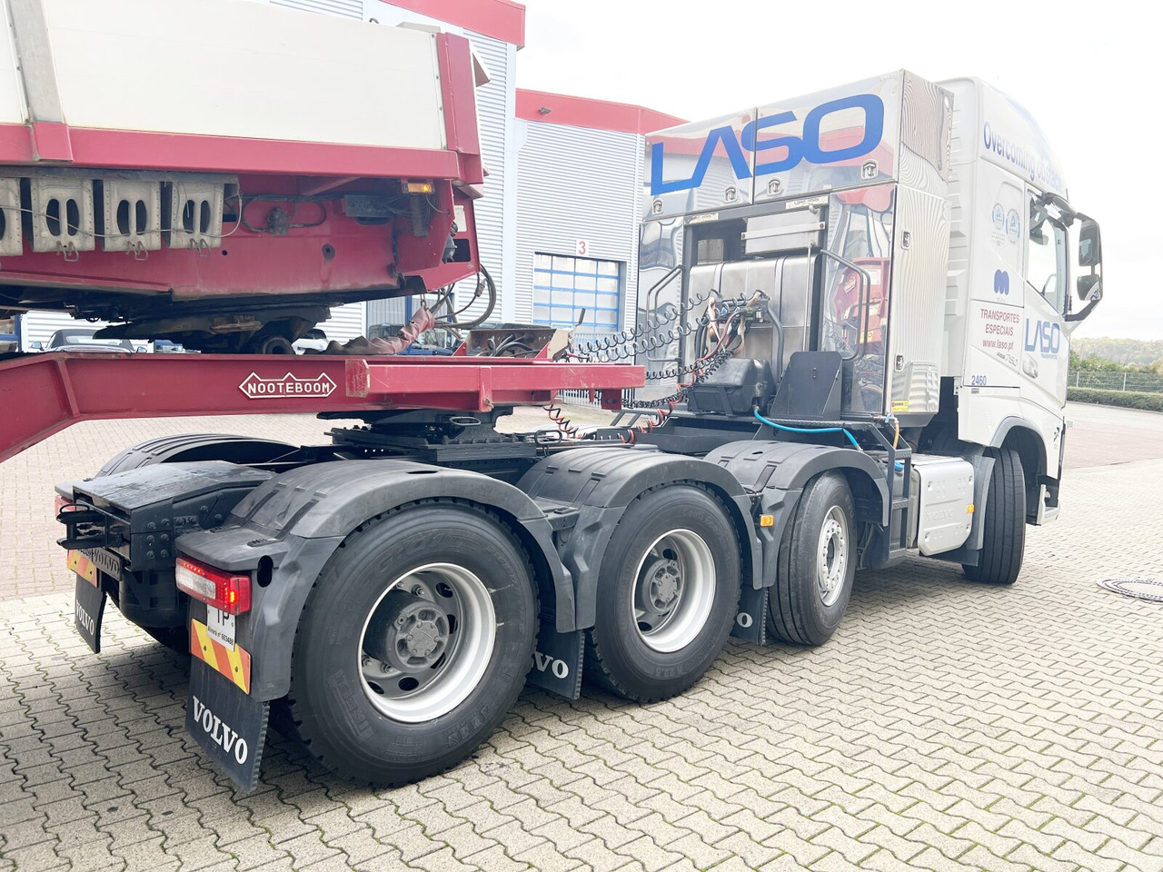 Фото интерьера 1: Тягач FH16 750 8x4 FH16 750 8x4, Retarder, Globetrotter, Vorlauflift/-lenk, Schwerlast 180T