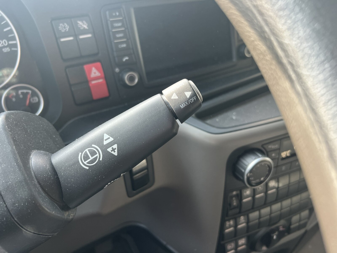 MAN TGX 18.500 4X2 LLS TGX 18.500 4X2 LLS, Retarder, Vollumer - Тягач: фото 4 MAN TGX 18.500 4X2 LLS TGX 18.500 4X2 LLS, Retarder, Vollumer - Тягач: фото 4