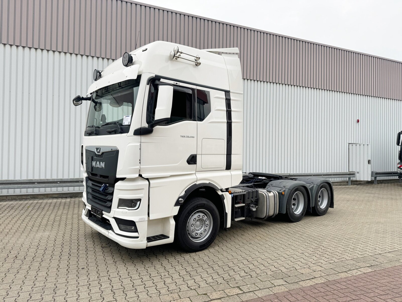MAN TGX 33.510 6x4 BL SA TGX 33.510 6x4 BL SA, Retarder, GX-Fahrerhaus - Тягач: фото 1 MAN TGX 33.510 6x4 BL SA TGX 33.510 6x4 BL SA, Retarder, GX-Fahrerhaus - Тягач: фото 1