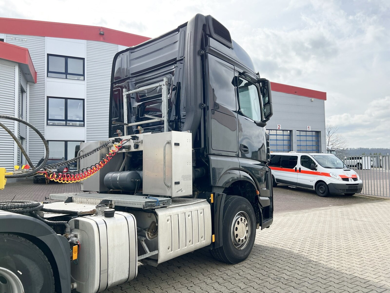 Mercedes-Benz Arocs 3358 LS 6x4 Arocs 3358 LS 6x4, StreamSpace, Turbo-Retarder-Kupplung, Kipphydraulik - Тягач: фото 5 Mercedes-Benz Arocs 3358 LS 6x4 Arocs 3358 LS 6x4, StreamSpace, Turbo-Retarder-Kupplung, Kipphydraulik - Тягач: фото 5