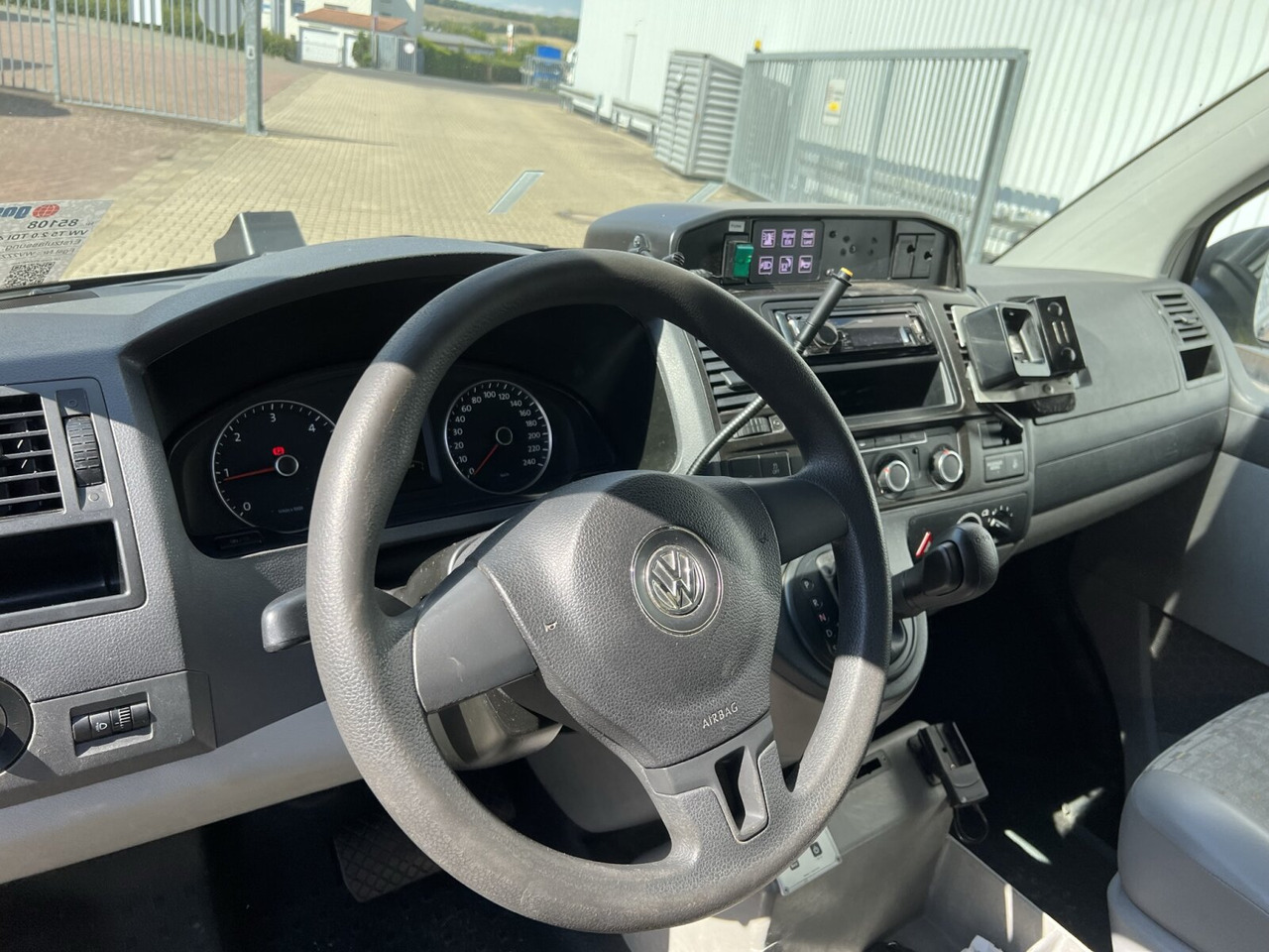 Volkswagen T5 2.0 TDI 4x2 T5 2.0 TDI 4x2, Krankenwagen - Машина скорой помощи: фото 4 Volkswagen T5 2.0 TDI 4x2 T5 2.0 TDI 4x2, Krankenwagen - Машина скорой помощи: фото 4