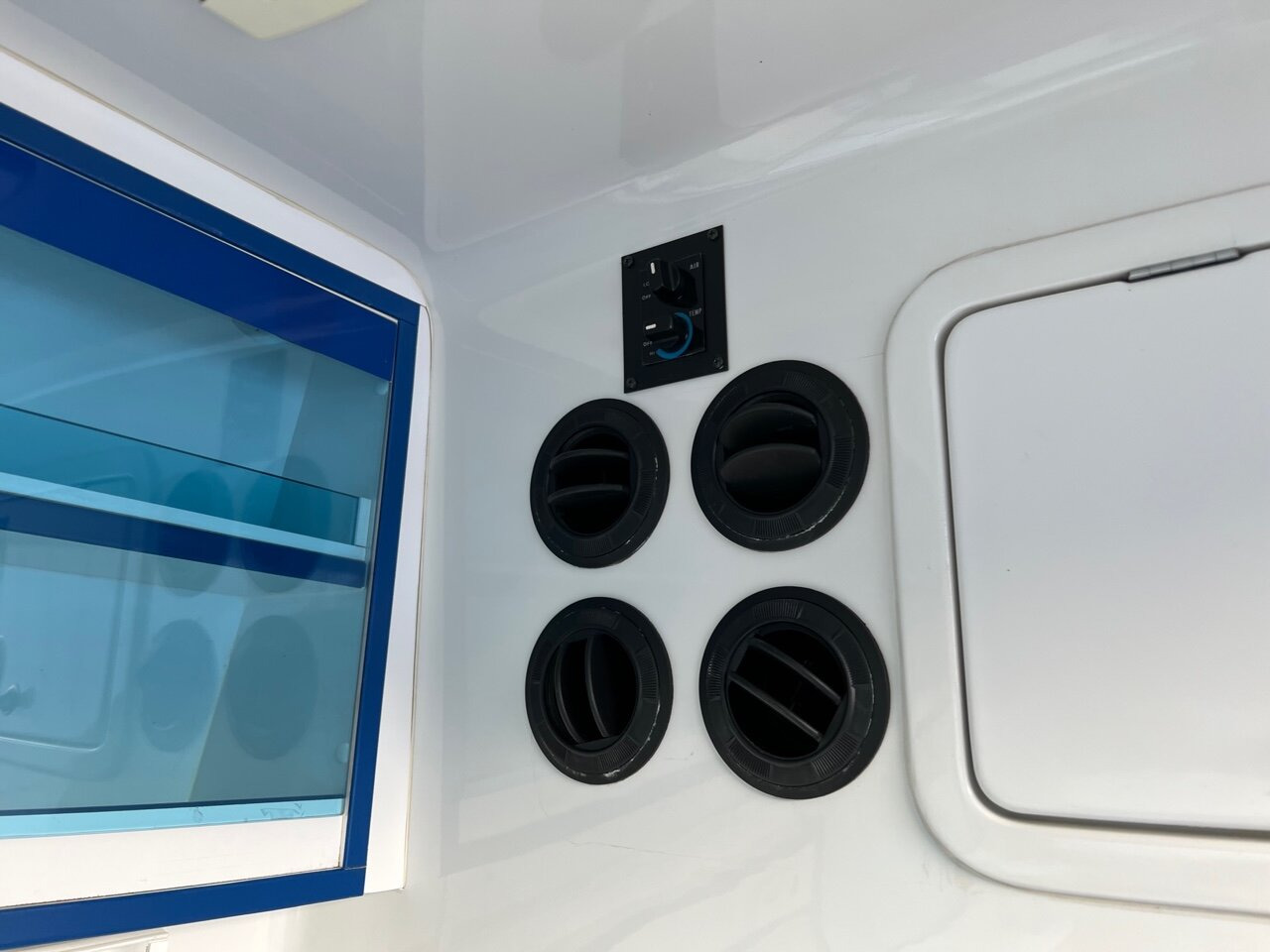 Машина скорой помощи Volkswagen T5 2.5 TDI 4x2 T5 2.5 TDI 4x2, Krankenwagen: фото 13 Машина скорой помощи Volkswagen T5 2.5 TDI 4x2 T5 2.5 TDI 4x2, Krankenwagen: фото 13