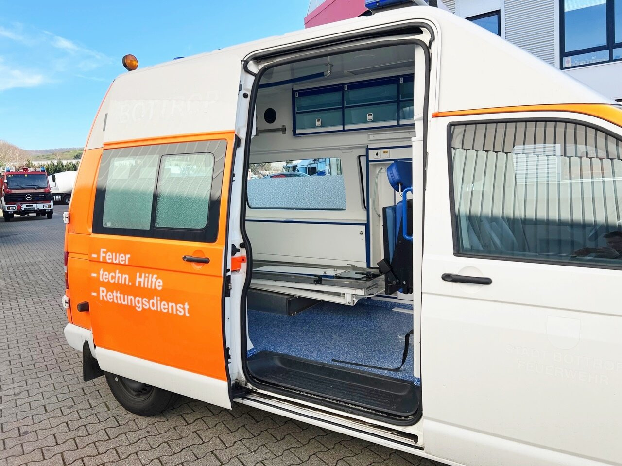 Машина скорой помощи Volkswagen T5 2.5 TDI 4x2 T5 2.5 TDI 4x2, Krankenwagen: фото 10 Машина скорой помощи Volkswagen T5 2.5 TDI 4x2 T5 2.5 TDI 4x2, Krankenwagen: фото 10