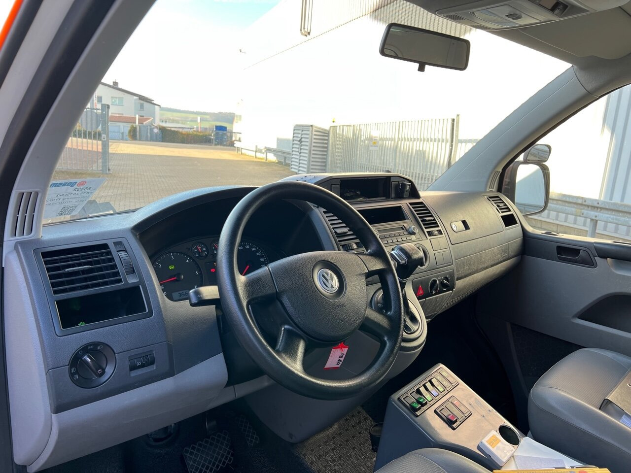 Volkswagen T5 2.5 TDI 4x2 T5 2.5 TDI 4x2, Krankenwagen - Машина скорой помощи: фото 5 Volkswagen T5 2.5 TDI 4x2 T5 2.5 TDI 4x2, Krankenwagen - Машина скорой помощи: фото 5