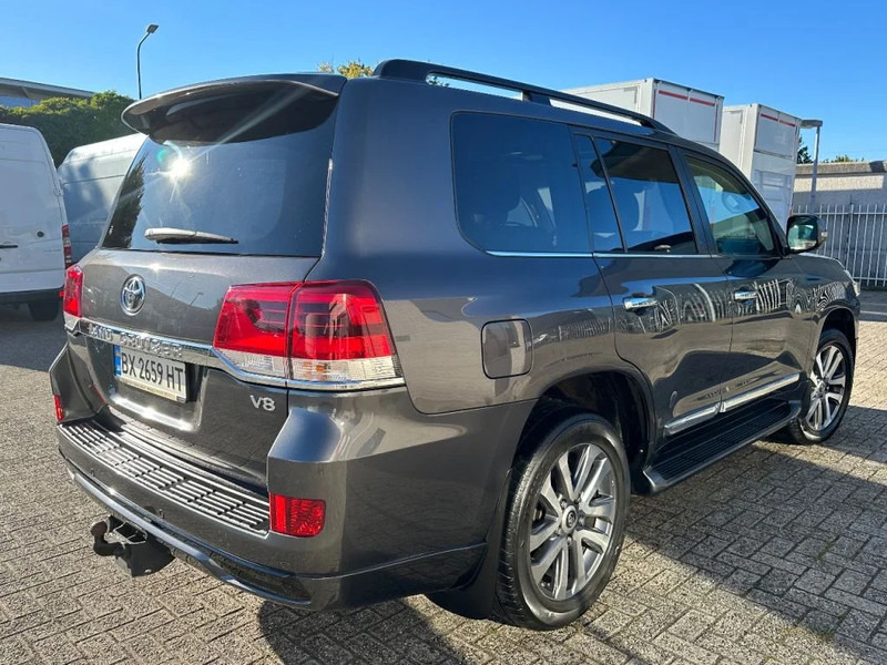 Toyota Land Cruiser V8 LAND CRUISER 200 V8 + CAMERA 360 + FRIDGE + DIESEL + ONLY EXPORT - Внедорожник: фото 5 Toyota Land Cruiser V8 LAND CRUISER 200 V8 + CAMERA 360 + FRIDGE + DIESEL + ONLY EXPORT - Внедорожник: фото 5