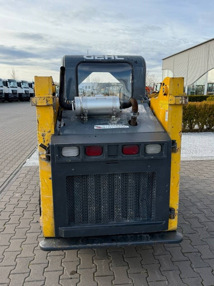 Gehl R 105 - Мини-погрузчик с бортовым поворотом: фото 5 Gehl R 105 - Мини-погрузчик с бортовым поворотом: фото 5