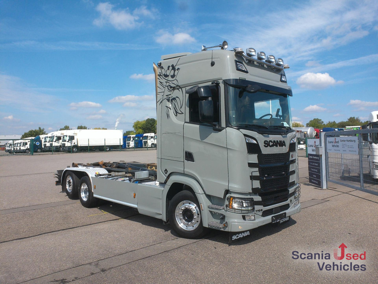 SCANIA S 590 B6x2*4NB Palfinger Abrollkipper - Крюковой мультилифт: фото 1 SCANIA S 590 B6x2*4NB Palfinger Abrollkipper - Крюковой мультилифт: фото 1