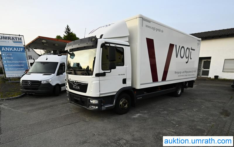 MAN MAN TGL 12.250 4x2 L/BL Koffer Ladebordwand Klimaautomatik NAVI Luftfederung Automatikgetriebe EURO 6 - Грузовик с закрытым кузовом: фото 2 MAN MAN TGL 12.250 4x2 L/BL Koffer Ladebordwand Klimaautomatik NAVI Luftfederung Automatikgetriebe EURO 6 - Грузовик с закрытым кузовом: фото 2