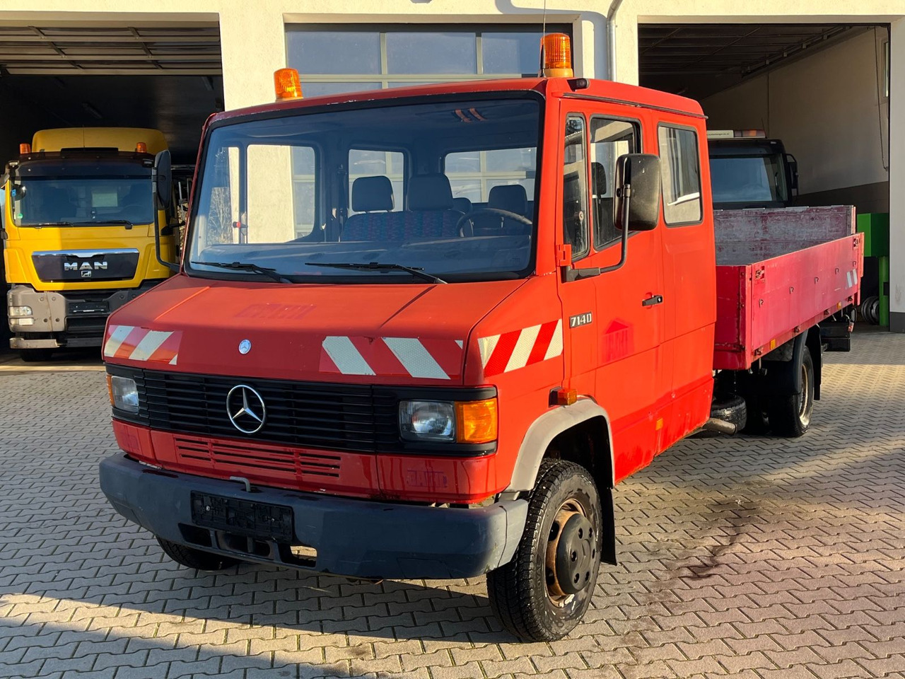 Mercedes-Benz 714D Doka Pritsche - Малотоннажный бортовой грузовик, Грузопассажирский фургон: фото 1 Mercedes-Benz 714D Doka Pritsche - Малотоннажный бортовой грузовик, Грузопассажирский фургон: фото 1