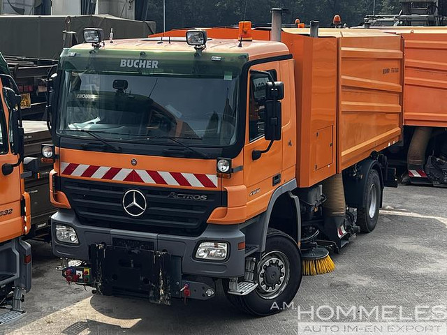 Bucher Municipal STKF 9500 4X4 - Подметально-уборочная машина: фото 1 Bucher Municipal STKF 9500 4X4 - Подметально-уборочная машина: фото 1