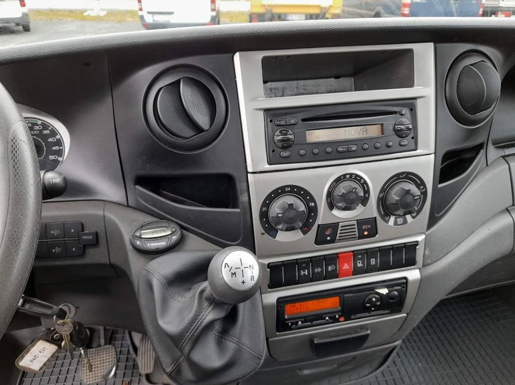 Малотоннажный бортовой грузовик Iveco Daily 40 C18 automat: фото 8