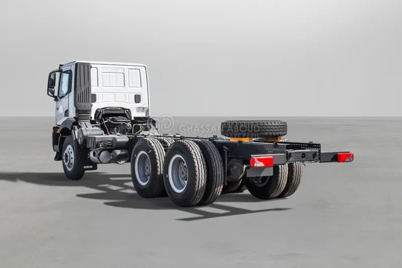 Iveco T-WAY AD380T47H 6x4 R24 Tyres Chassis - Barcelona Stock - Грузовик-шасси: фото 2 Iveco T-WAY AD380T47H 6x4 R24 Tyres Chassis - Barcelona Stock - Грузовик-шасси: фото 2