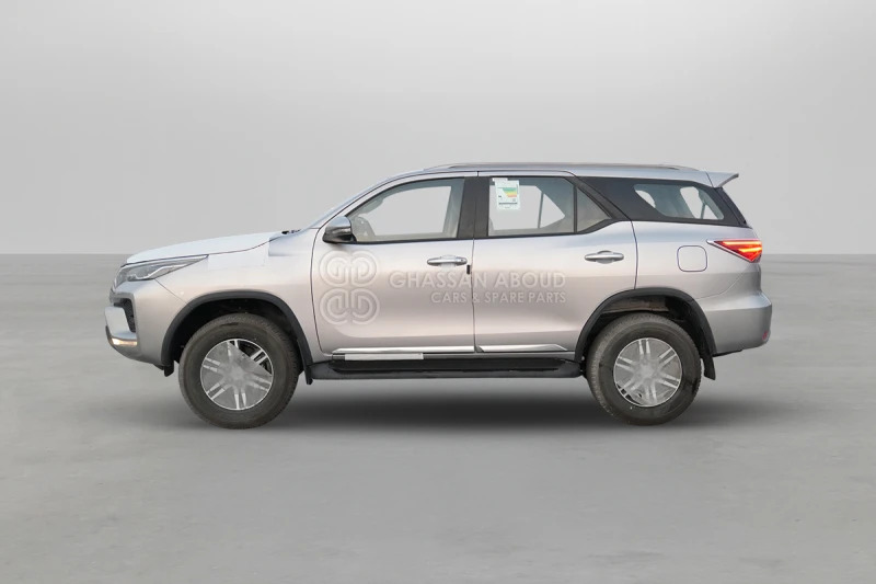 Toyota Fortuner 4x4 - Внедорожник: фото 3 Toyota Fortuner 4x4 - Внедорожник: фото 3