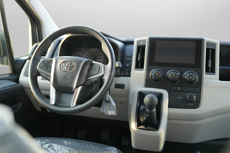 Микроавтобус, Пассажирский фургон Toyota Hiace: фото 6