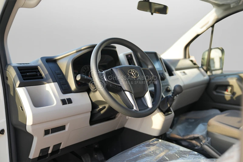 Микроавтобус, Пассажирский фургон Toyota Hiace: фото 12