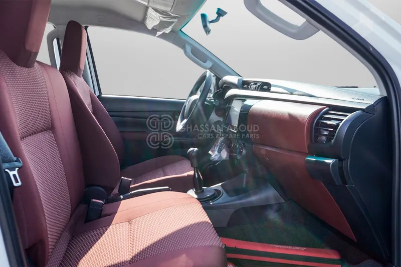 Toyota Hilux 4X4 Double Cabin - Пикап, Грузопассажирский фургон: фото 5 Toyota Hilux 4X4 Double Cabin - Пикап, Грузопассажирский фургон: фото 5