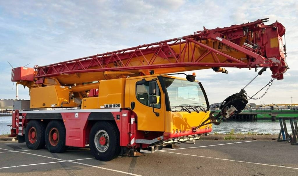 Liebherr LTM 1050-3.1 - Вседорожный кран: фото 1 Liebherr LTM 1050-3.1 - Вседорожный кран: фото 1